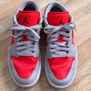 Nike Jordan - Air Jordan 1 Low - Light Iron Ore/Siren Red